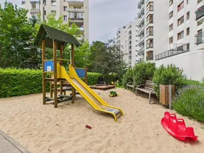 Plac zabaw dla dzieci w obiekcie Aleja KEN 55 SuperApart - Blisko metra Imielin