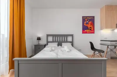 Łóżko lub łóżka w pokoju w obiekcie Domaniewska 47A - A by Homeprime