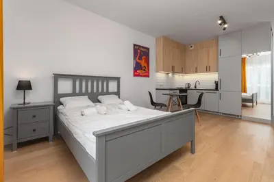 Łóżko lub łóżka w pokoju w obiekcie Domaniewska 47A - A by Homeprime