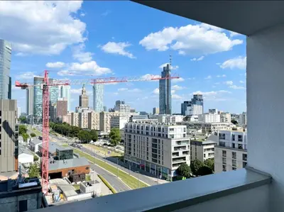 Widok na miasto Warszawa z tego apartamentu
