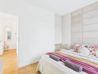 Łóżko lub łóżka w pokoju w obiekcie Okrzei 75 SuperApart Flowers Garden