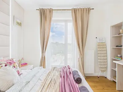 Łóżko lub łóżka w pokoju w obiekcie Okrzei 75 SuperApart Flowers Garden