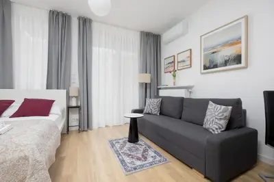 Część wypoczynkowa w obiekcie Fabulous Studio close to Paley and Medicover with courtyard view