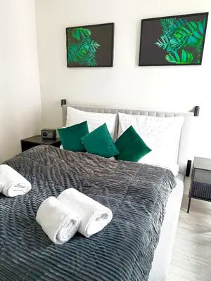 Łóżko lub łóżka w pokoju w obiekcie Towarowa Towers Apartment