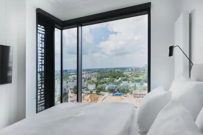 Łóżko lub łóżka w pokoju w obiekcie J&K Towarowa Towers