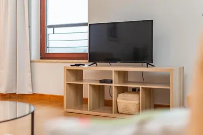 Telewizja i/lub zestaw kina domowego w obiekcie Tagore 3 by Homeprime