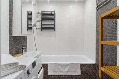 Łazienka w obiekcie 2 bedroom Apartment close to Metro Imielin