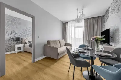 Telewizja i/lub zestaw kina domowego w obiekcie Ochota Apt - Parking, Balcony, AC - by Rentujemy