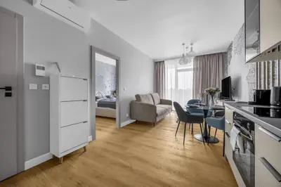 Kuchnia lub aneks kuchenny w obiekcie Ochota Apt - Parking, Balcony, AC - by Rentujemy