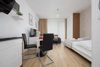 Telewizja i/lub zestaw kina domowego w obiekcie Wonderful Studio close to Paley and Medicover with garden view