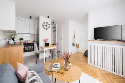 Telewizja i/lub zestaw kina domowego w obiekcie Juicy Studio for 2-3 in the buzzing city centre of Warsaw Metro Central Station