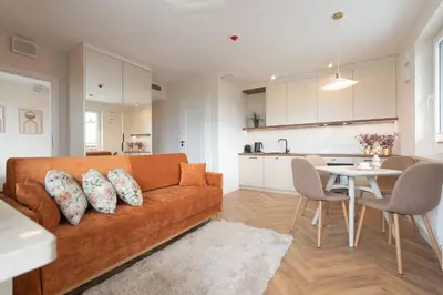 Kuchnia lub aneks kuchenny w obiekcie Orange Glow Apartment Terrace AC Free Parking