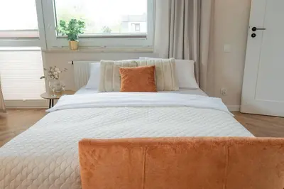 Łóżko lub łóżka w pokoju w obiekcie Orange Glow Apartment Terrace AC Free Parking