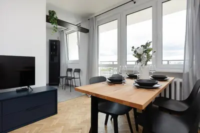 Telewizja i/lub zestaw kina domowego w obiekcie Family Apartment near Old Town by Noclegi Renters
