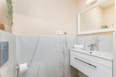 Łazienka w obiekcie Filtrowa 75 by Homeprime