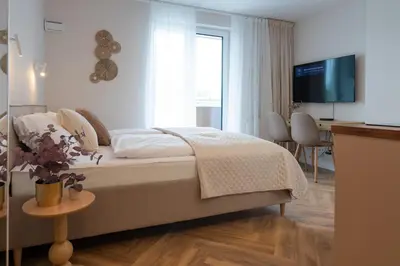 Łóżko lub łóżka w pokoju w obiekcie Rose Studio Ursynow King Bed Terrace