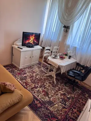Telewizja i/lub zestaw kina domowego w obiekcie Sweet room for couple or girls