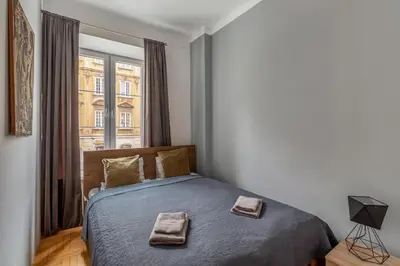 Łóżko lub łóżka w pokoju w obiekcie Golden Apartments - Great Location- Warsaw Stays-F14