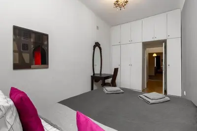Łóżko lub łóżka w pokoju w obiekcie Golden Apartments - Great Location- Warsaw Stays-F14