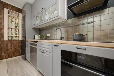 Kuchnia lub aneks kuchenny w obiekcie Spacious Apartment for 4 People with Air Conditioning by Noclegi Renters