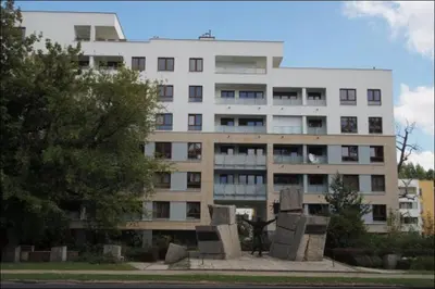 Budynek, w którym mieści się apartament