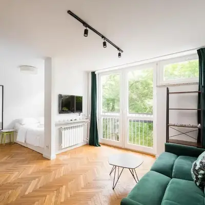 Chłodna Superior Apartment by BookingHost