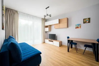 Telewizja i/lub zestaw kina domowego w obiekcie Włochy Równoległa Chic Apartment by BookingHost