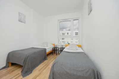 Łóżko lub łóżka w pokoju w obiekcie Air Conditioned Apartment in Warsaw with Parking, Balcony and Bathtub by Noclegi Renters