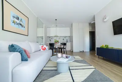 Telewizja i/lub zestaw kina domowego w obiekcie Bohema Apartment with Balcony near Metro