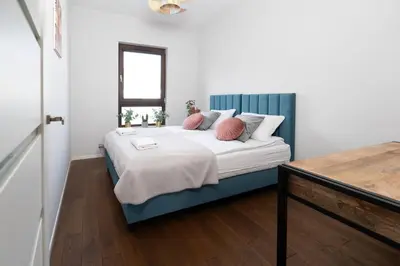 Łóżko lub łóżka w pokoju w obiekcie Venti Wilanow 2 Bedrooms Terrace AC Parking