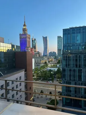 Widok na miasto Warszawa z tego apartamentu