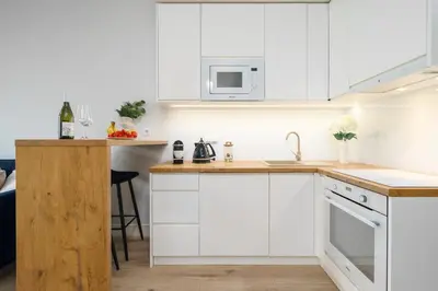 Kuchnia lub aneks kuchenny w obiekcie Golden Apartments- Mennica Residence, 1-Bedroom in City Center #65