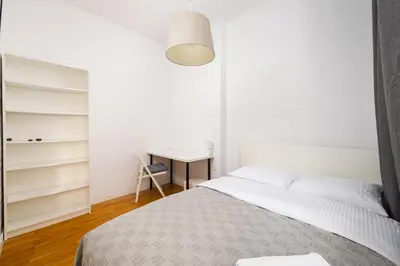 Łóżko lub łóżka w pokoju w obiekcie Metro Racławicka Comfy Apartment by BookingHost