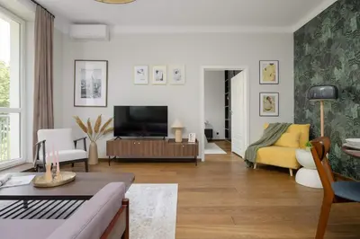 Telewizja i/lub zestaw kina domowego w obiekcie Air Conditioned Apartment in Warsaw Center with Desk and Bathtub by Noclegi Renters