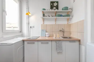Kuchnia lub aneks kuchenny w obiekcie Trębacka 3 by Homeprime