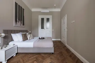 Łóżko lub łóżka w pokoju w obiekcie La Belle Epoque