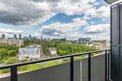 Widok na miasto Warszawa z tego apartamentu