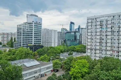 Widok na miasto Warszawa z tego apartamentu