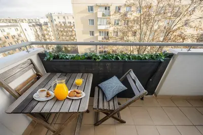 Balkon lub taras w obiekcie Quiet Epicenter of Warsaw by Solarento