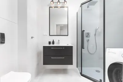 Łazienka w obiekcie Kłobucka 27 -B by Homeprime