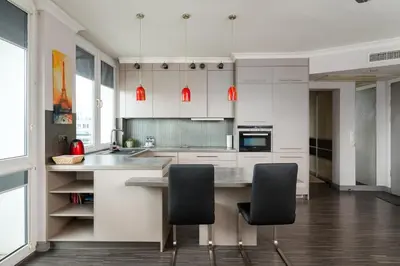 Kuchnia lub aneks kuchenny w obiekcie Metro Szwedzka Homely Apartment by BookingHost
