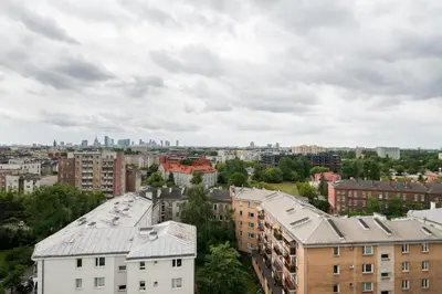 Widok na miasto Warszawa z tego apartamentu