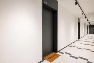Plan piętra w obiekcie Modern Flow Apartment by Bookinghost