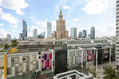 Widok na miasto Warszawa z tego apartamentu
