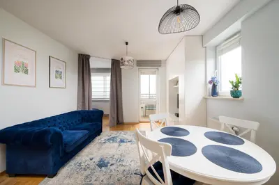 Część wypoczynkowa w obiekcie Praga Tower Blue Apartment by Bookinghost