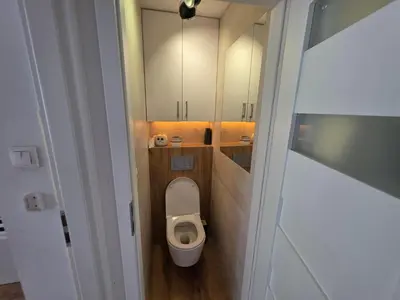 Łazienka w obiekcie Premium Apartment up to 5p, 15 min to City Center, Tree VIEW, 5 min walk to 2 lakes with attractions, VR Googles, LED FIREPLACE, NEW