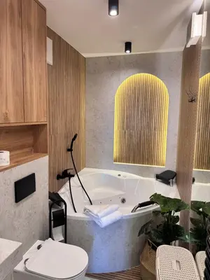 Łazienka w obiekcie Family & Business Apartments PREMIUM SPA No 3 - 2 Bedroom with Private Jacuzzi, Balcony, Parking