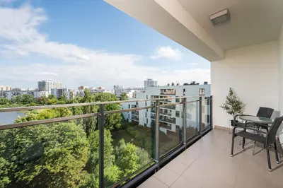 Balkon lub taras w obiekcie Saska with Lake View Apartment by BookingHost