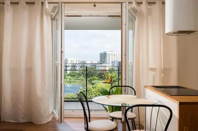 Balkon lub taras w obiekcie Saska with Lake View Apartment by BookingHost