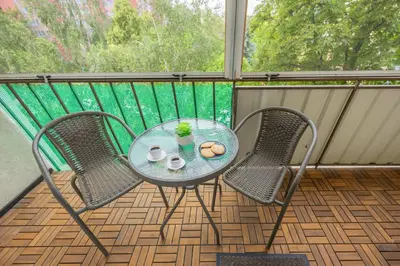 Balkon lub taras w obiekcie Comfortable Apartment Near Park Szczęśliwicki Warsaw by Noclegi Renters